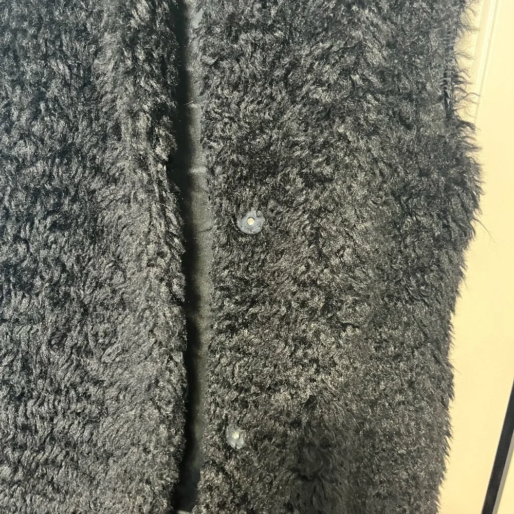 UGG black vest - Picture 3 of 4